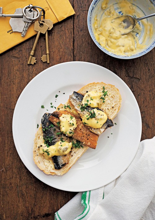 Sardine sandwich with tartare sauce