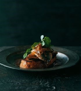 Sardines & soured onions on toast