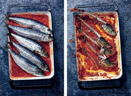 Sardines baked in tomato-pepper sauce