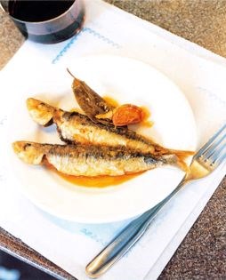 Sardines marinated in chilli, garlic and bay leaves (Sardinas en ecabeche)