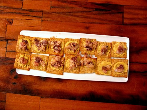 Sardines, mustard & Triscuits