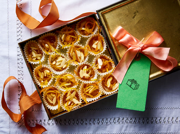Sardinian candied orange and almond balls (S'aranzada)