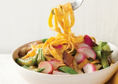 Satay noodle salad
