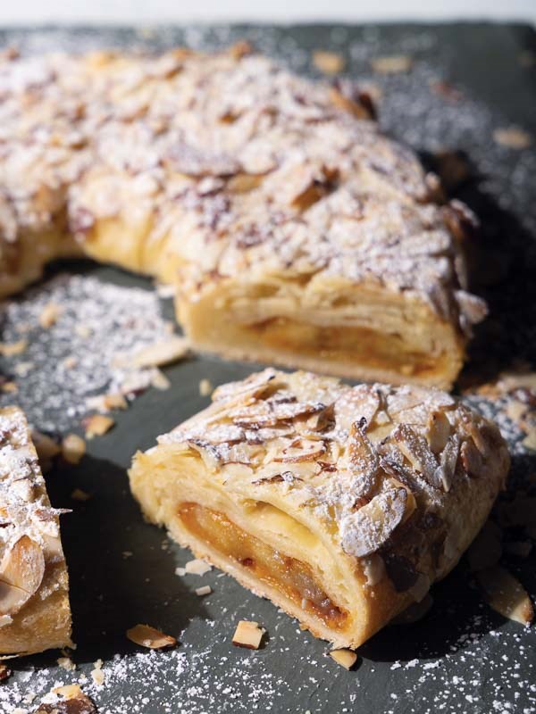 Satsuma-cherry kringle [marzipan]