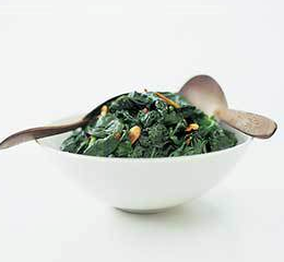 Satuéed spinach with almonds and golden raisins