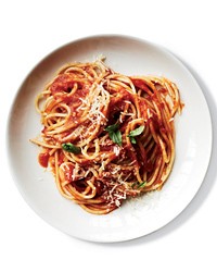 Sauce-simmered spaghetti al pomodoro