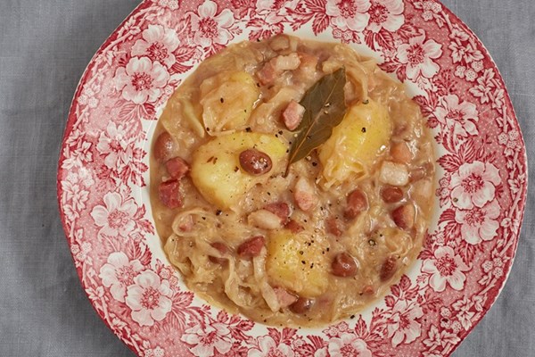 Sauerkraut and bean stew (Jota)