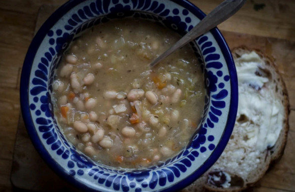 Sauerkraut bean soup