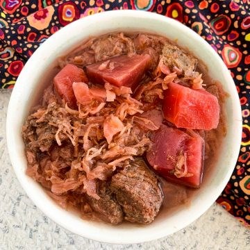 Sauerkraut soup with beets & beef