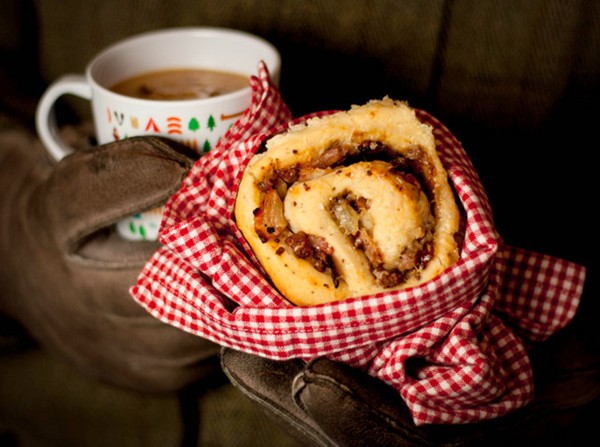 Sausage & bacon bonfire party buns