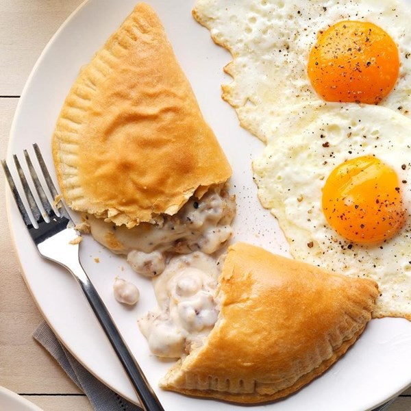 Sausage & gravy biscuit pockets