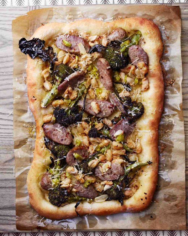Sausage and broccoli pizza with pepperoncini sauce 