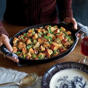 Sausage and chestnut dressing