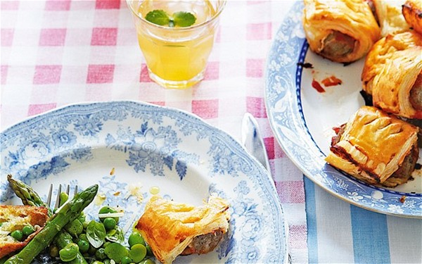 Sausage and chutney rolls