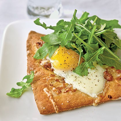 Sausage and egg flatbread