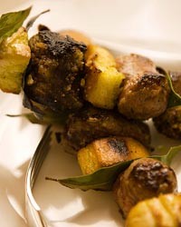 Sausage, bread and chicken liver spiedini