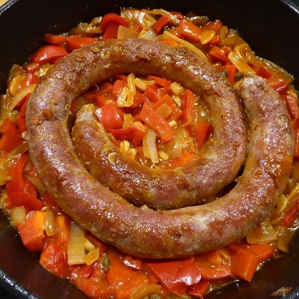 Sausage in a rosé wine sauce (La saucisse au vin rosé)