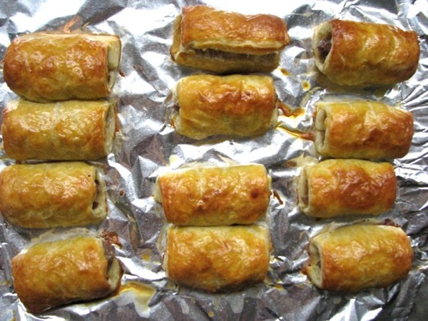 Sausage rolls (British-style pigs in a blanket)