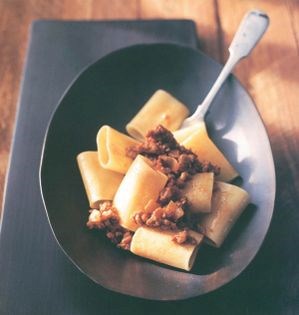 Sausage sauce for polenta or pasta (Sugo di salsicce)