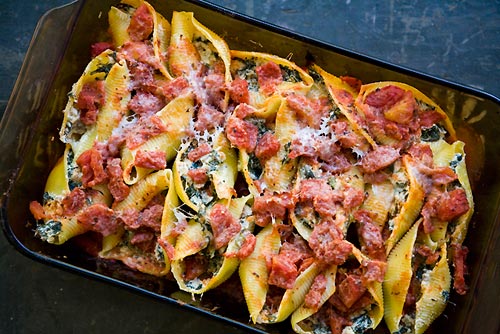 Sausage, spinach, ricotta stuffed pasta shells