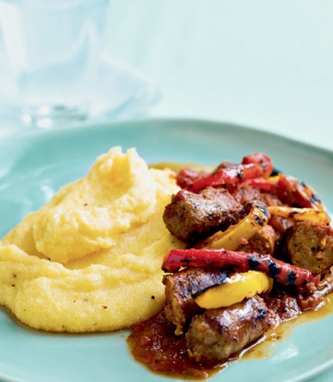 Sausages and peppers with polenta
