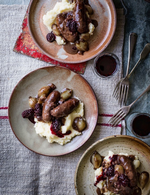 Sausages with blackberries, bay and juniper