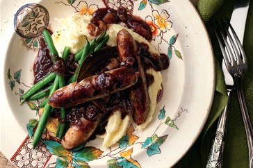 Sausages with eschalot gravy