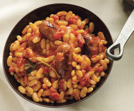 Sausages with white beans in tomato sauce
