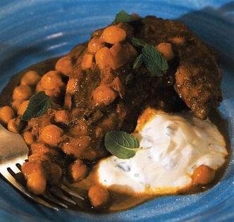 Sauté of chicken with lemon and turmeric sauce 
