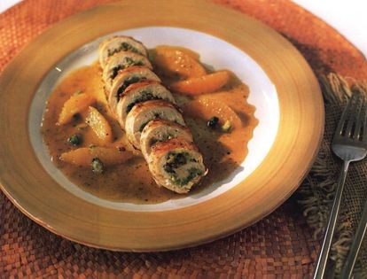 Sauté of chicken with pistachios and orange sauce 