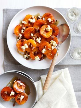 Sautéed apricots with maple syrup, ricotta and almonds