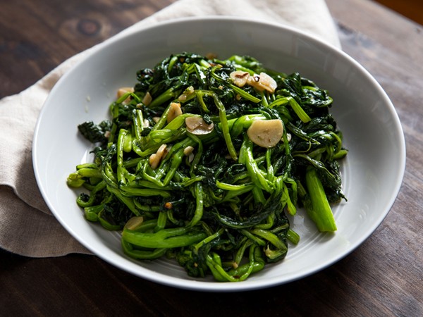 Sautéed broccoli rabe with garlic and chili flakes 