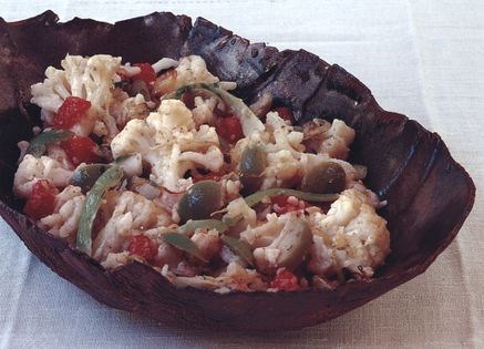 Sauteed cauliflower with green olives and tomato