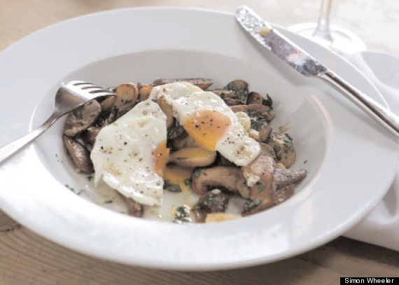 Sautéed ceps and potatoes with garlic, parsley & fried egg