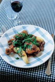 Sautéed chicken chasseur (Poulet sauté chasseur)