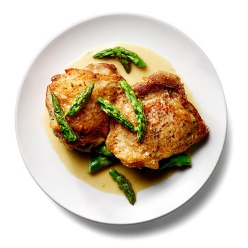 Sauteed chicken with asparagus and mustard