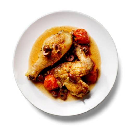 Sautéed chicken with olives, tomatoes, and parsley