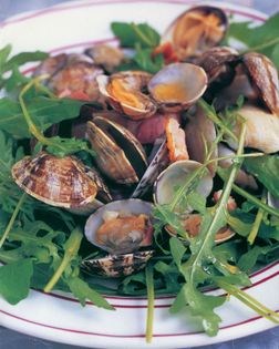 Sautéed clam salad with wine and parsley dressing (Salade de palourdes sautées au vin et persil)