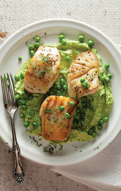 Sautéed cod with pea cream 