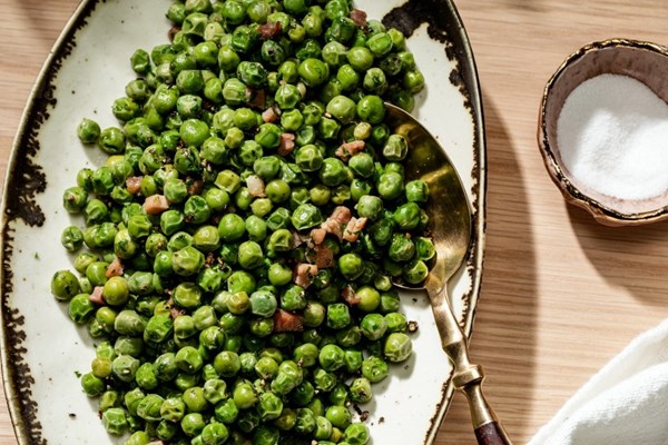 Sauteed early peas with olive oil and prosciutto, Florentine style