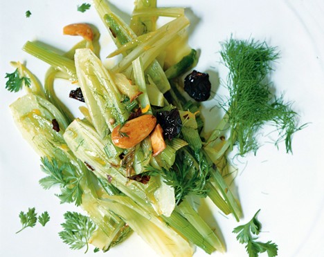 Sautéed fennel with almonds, raisins, and saffron (Fenouil confit aux amandes, raisins secs, et safran)