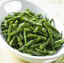 Sautéed green beans with garlic and herbs