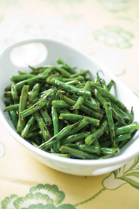 Sauteed green beans with garlic and herbs