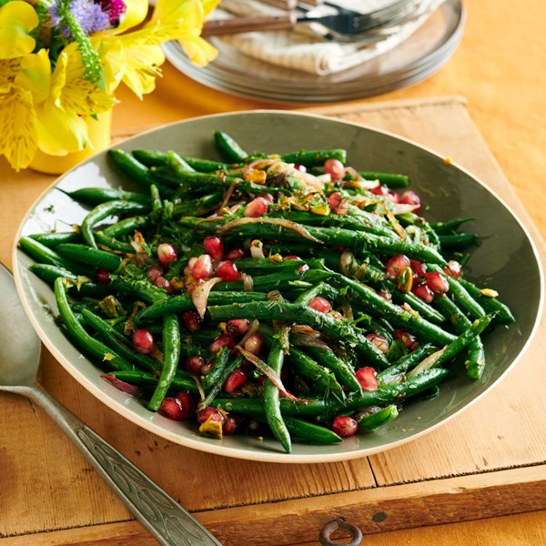 Sautéed green beans with pomegranate seeds