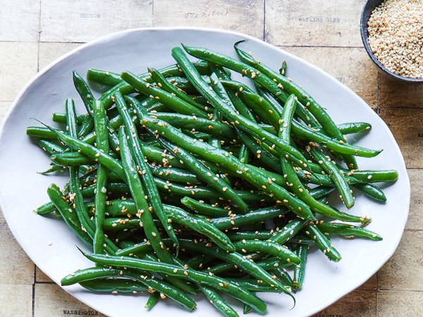 Sautéed green beans with toasted benne seeds