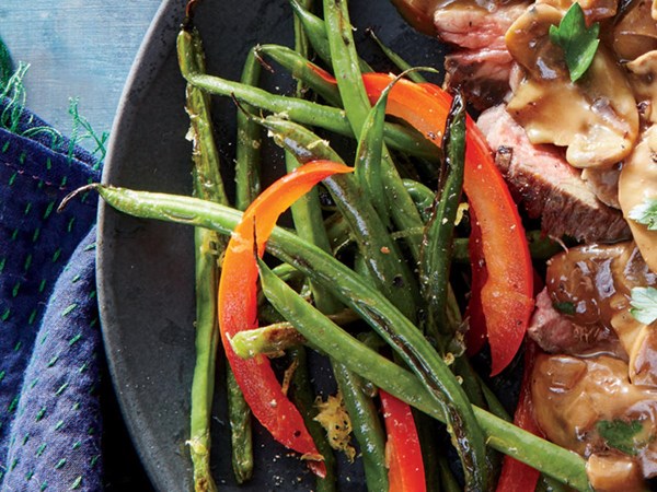 Sautéed haricots verts with red bell pepper and lemon