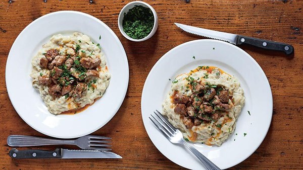 Sautéed lamb with smoky eggplant (Hünkar begendi)