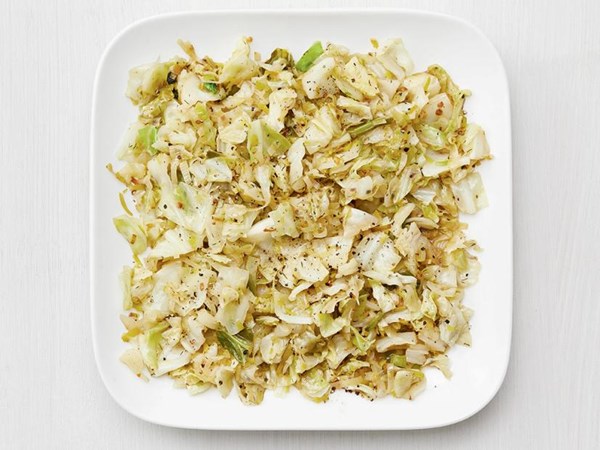 Sautéed leeks and cabbage 