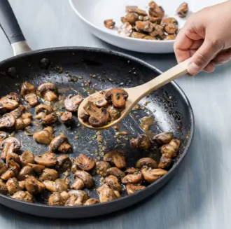 Sautéed mushrooms with shallot and thyme
