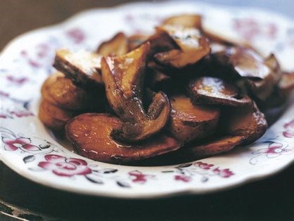 Sautéed potatoes with truffles (Pommes de terre aux truffes)